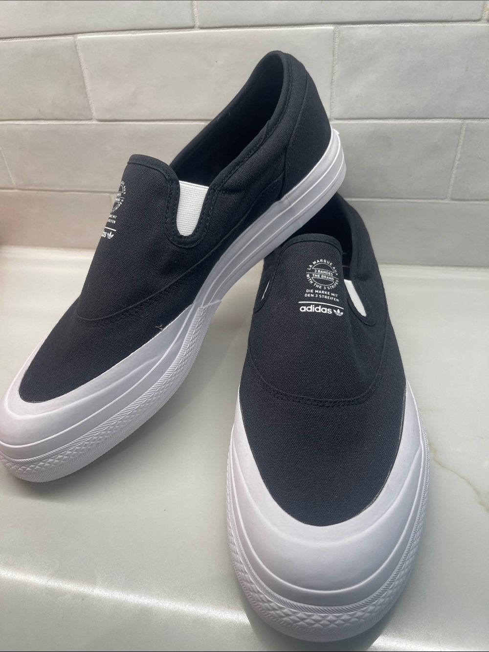 Men’s NEW Adidas Black & White Slip-On Canvas Loafers Size 14